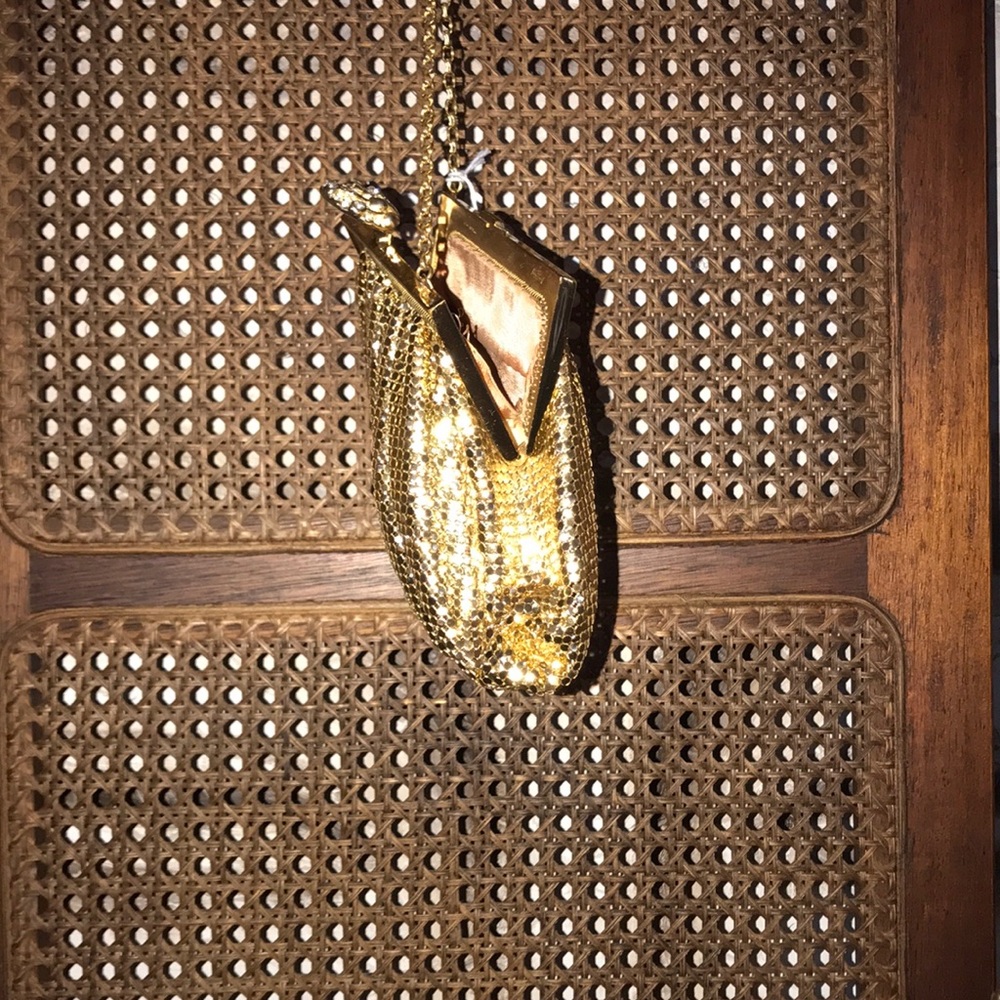 1950's Vintage Whiting and Davis Gold Tone Clutch - Picture 6 of 10
